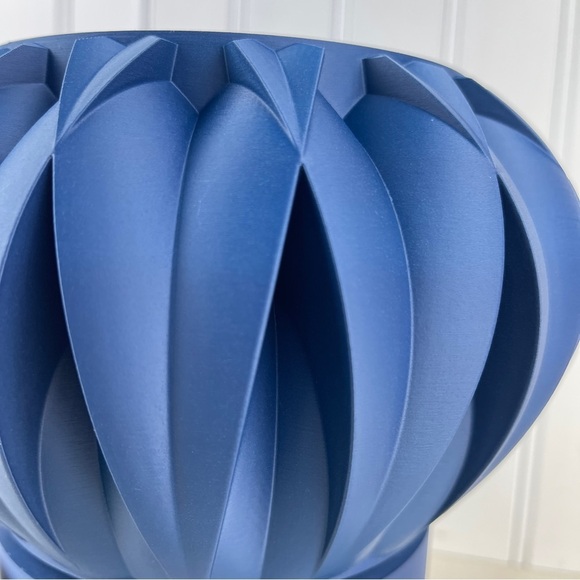 Halden Planter Pot, Indoor Planter w/ Drainage Hole and Drip Tray - Picture 6 of 10